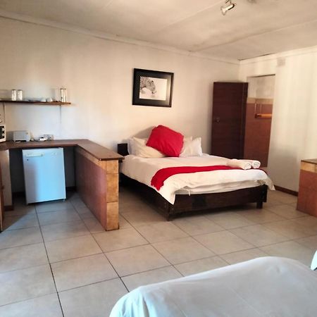 Boskoppie Lion & Tiger Reserve Kroonstad Kültér fotó